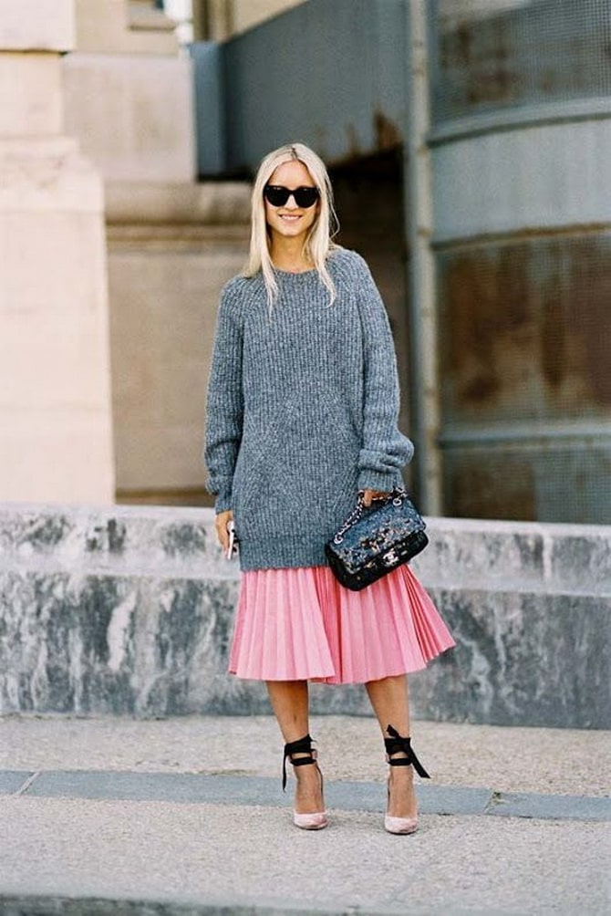 How to wear an oversized sweater with skirts: choosing the style of the skirt 6