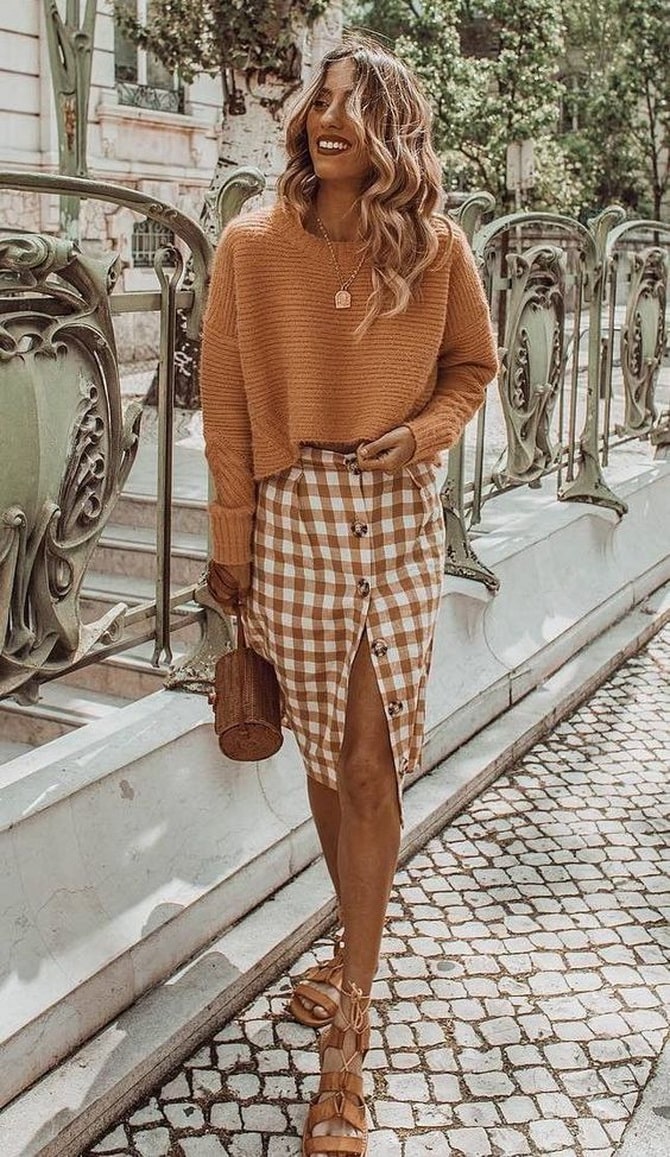 How to wear an oversized sweater with skirts: choosing the style of the skirt 21