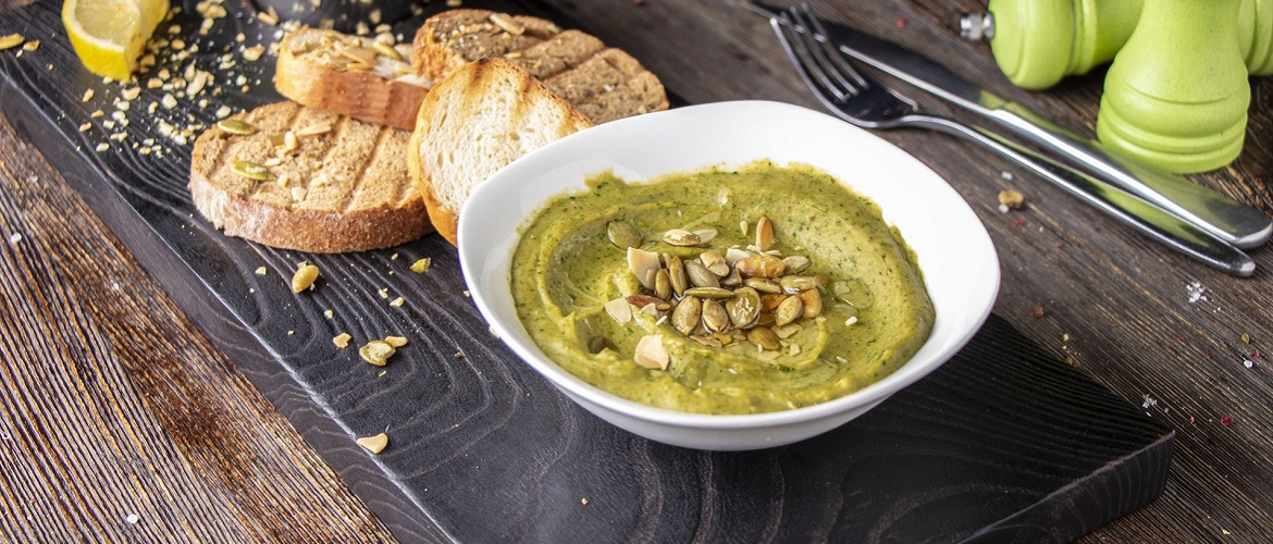 Hummus mit Spinat – so bereitet man ein leckeres und gesundes Gericht zu