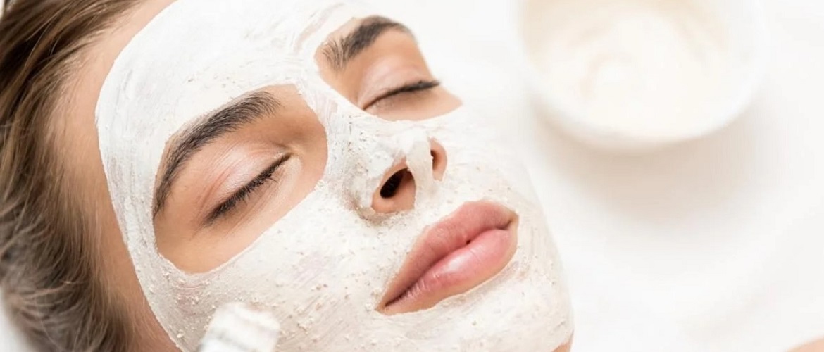 Die besten hausgemachten Facelift-Masken, die Ihre Haut richtig pflegen