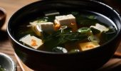 So bereiten Sie Miso-Suppe mit Daikon zu: ein einfaches Rezept