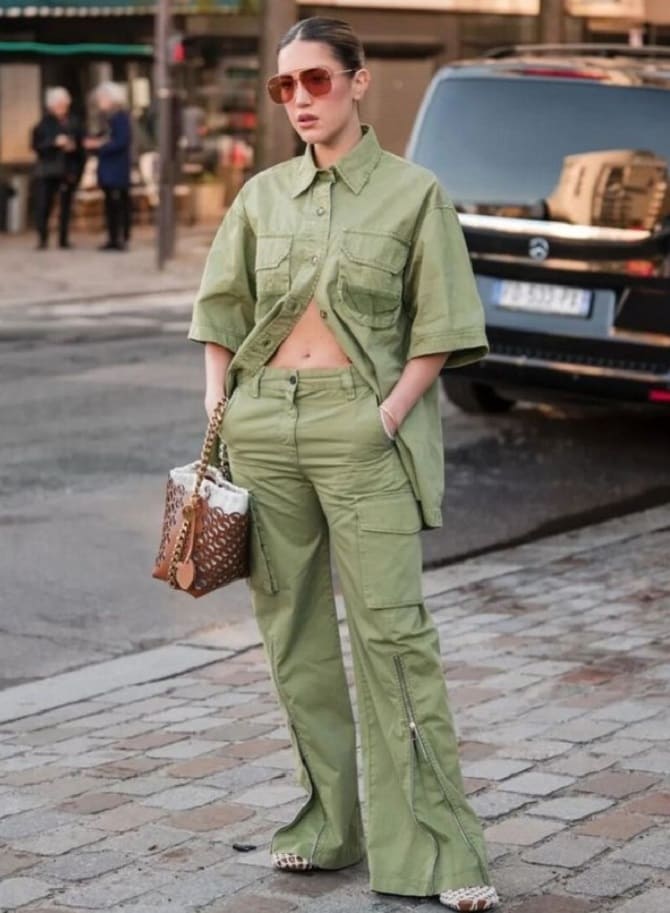 Cargo pants are a fashion trend this summer 4