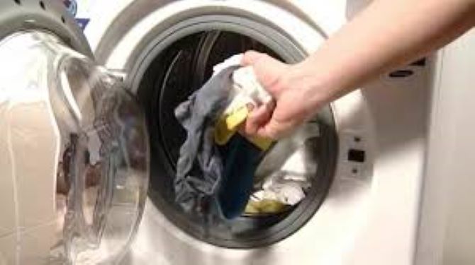 Что делать, если стиральная машинка не может отжать вещи 1