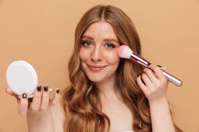 Sommer-Make-up: Tipps von Visagisten, wie Sie auch bei Hitze einen frischen Teint bewahren 4