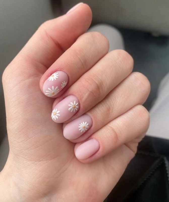 Summer manicure with daisies – fashion ideas with photos 2