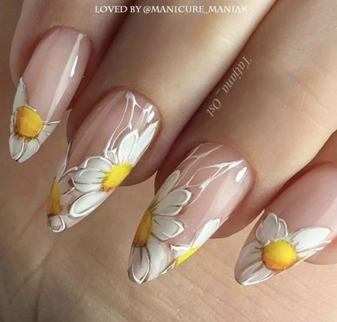 Summer manicure with daisies – fashion ideas with photos 7
