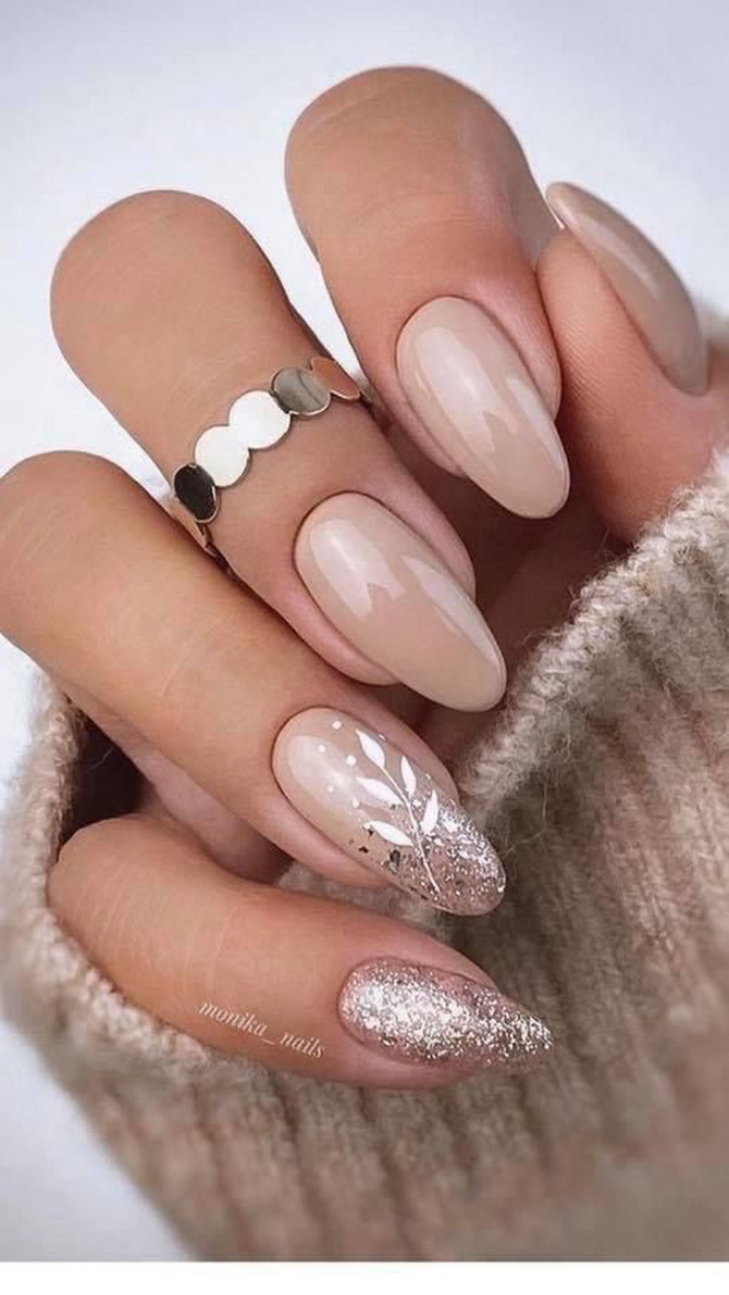 7 elegant office manicure ideas in beige tones 11