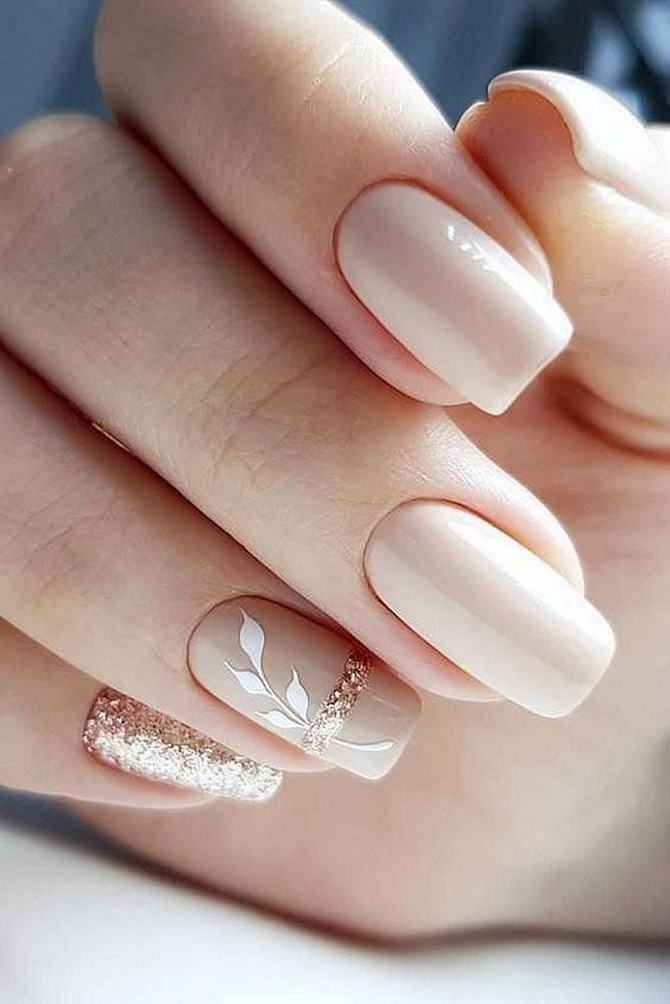 7 elegant office manicure ideas in beige tones 10