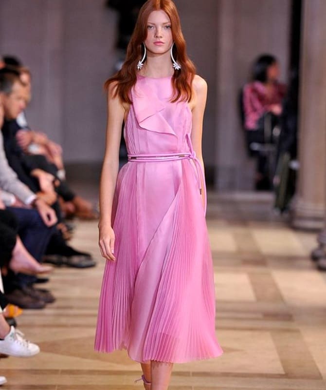 Rosa Kleider – Modetrend für den Sommer 2024 11