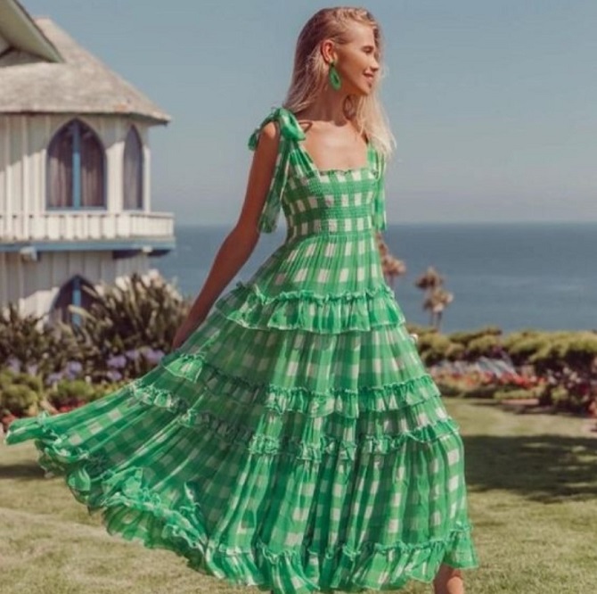 Checked sundresses – fashionable models for summer 2024 3