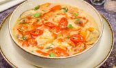 Легкий суп з креветками та кукурудзою: як приготувати просту страву