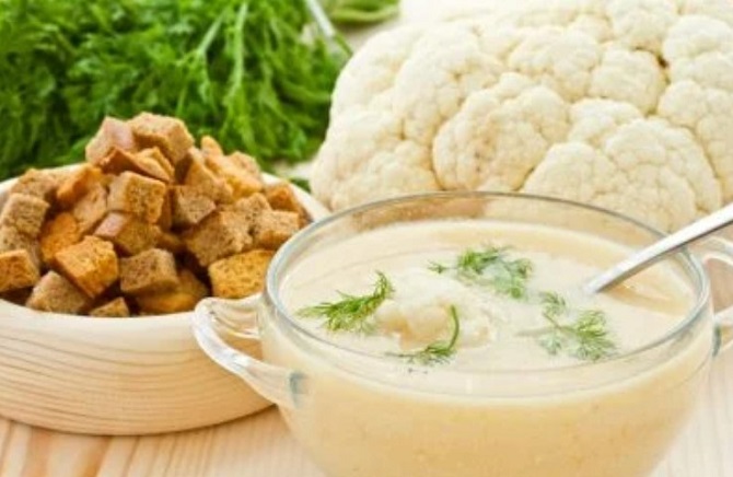 How to make healthy cauliflower soup for breakfast: step-by-step recipe 1