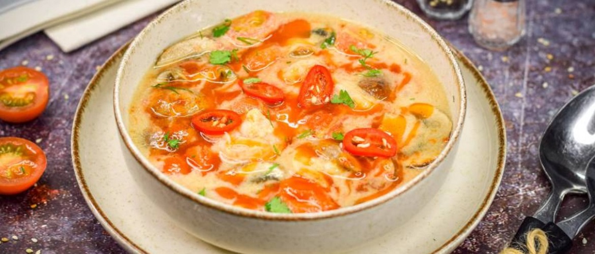 Легкий суп з креветками та кукурудзою: як приготувати просту страву