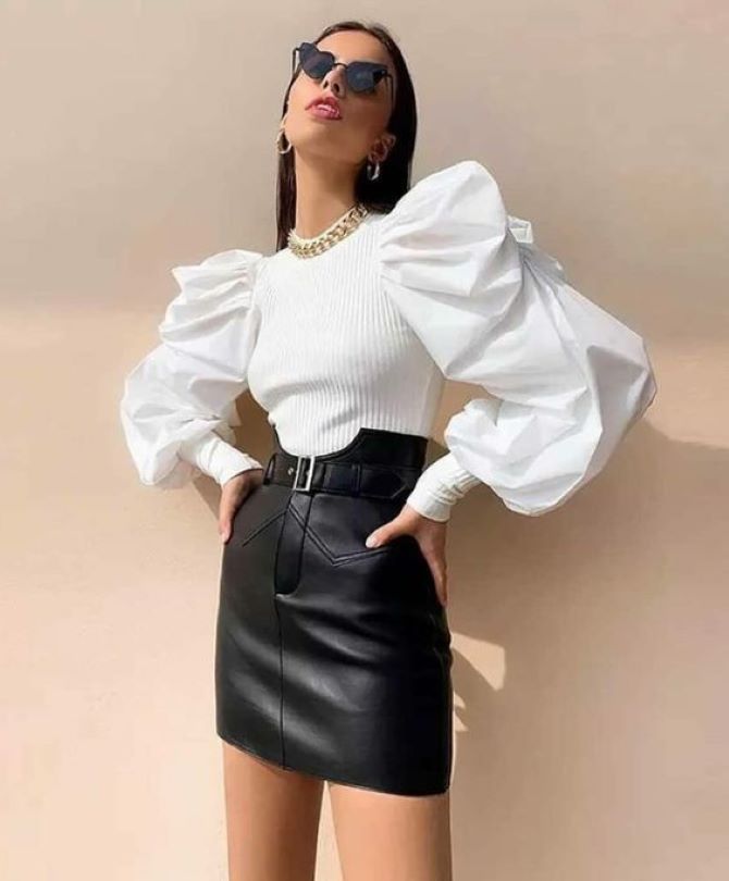 Stylish looks with a black miniskirt for summer 2024 9