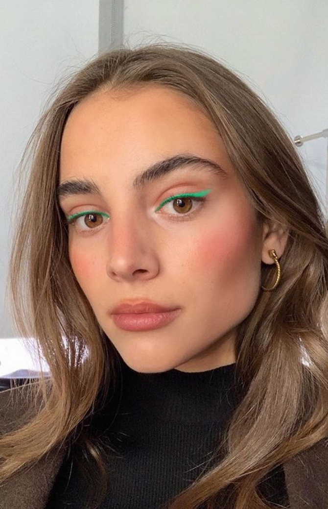 Colored arrows on the eyes: a bright and fresh beauty trend for the summer 15