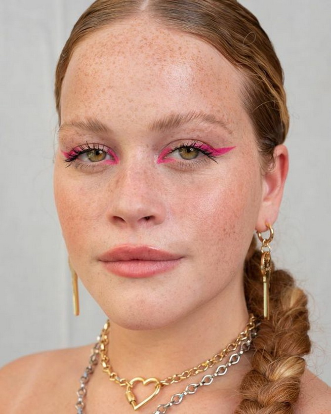 Colored arrows on the eyes: a bright and fresh beauty trend for the summer 11