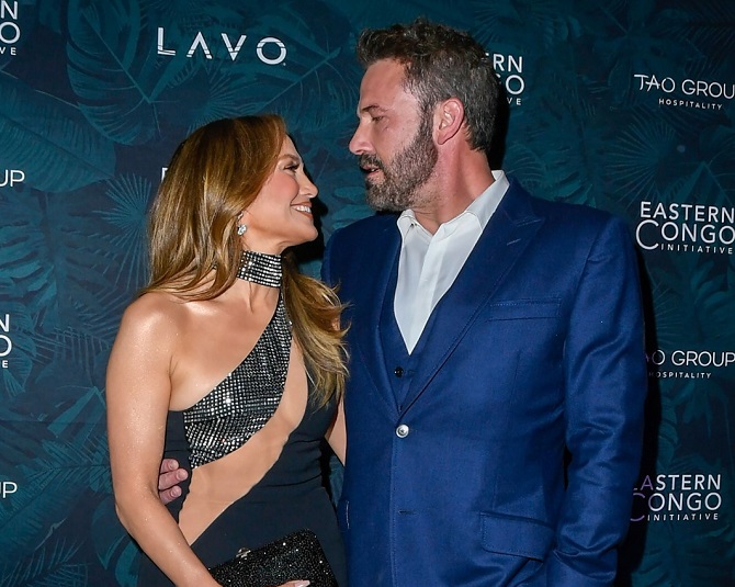 Ben Affleck and Jennifer Lopez are selling items from the family mansion 1