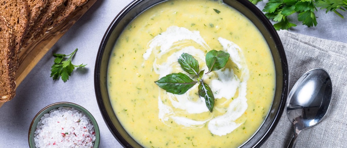 Cream soup with zucchini and ricotta: how to cook the dish correctly