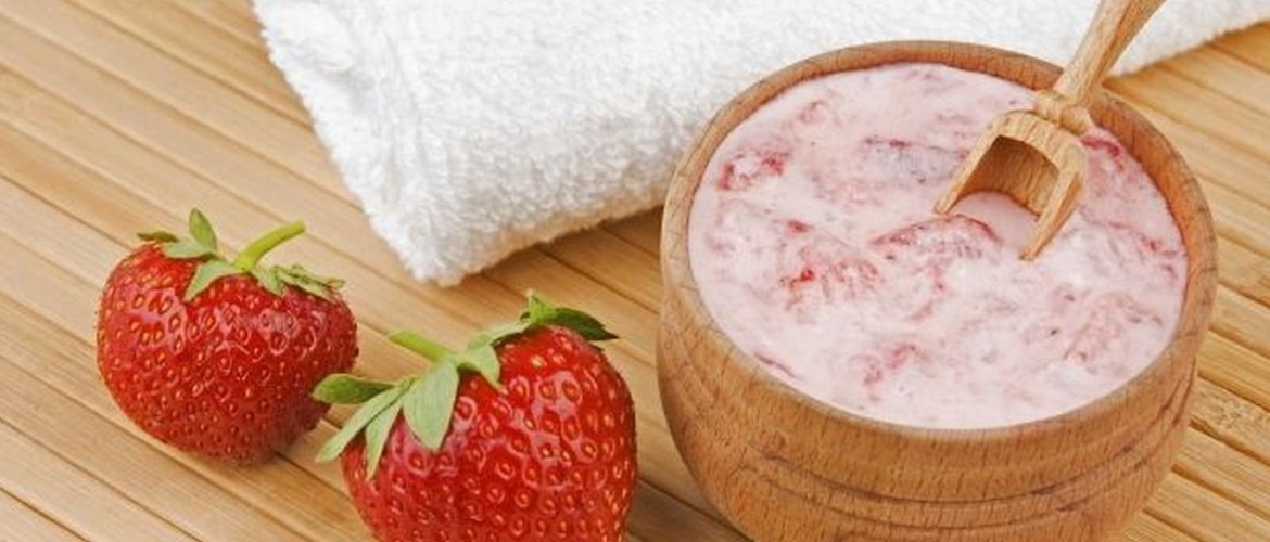 Strawberry face masks at home for proper skin care