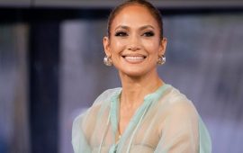 Jennifer Lopez appeared online without a wedding ring