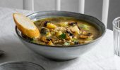 Wie man Hühnersuppe mit Auberginen kocht – ein Schritt-für-Schritt-Rezept für ein köstliches Gericht