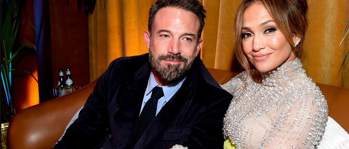 Ben Affleck and Jennifer Lopez are selling items from the family mansion