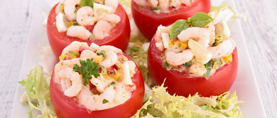 Stuffed tomatoes with shrimp and herbs – a recipe for an original dish