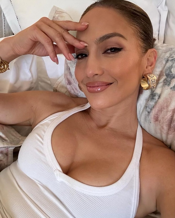 Jennifer Lopez appeared online without a wedding ring 2