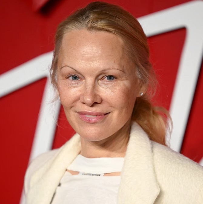 Pamela Anderson explained why she gave up makeup 2