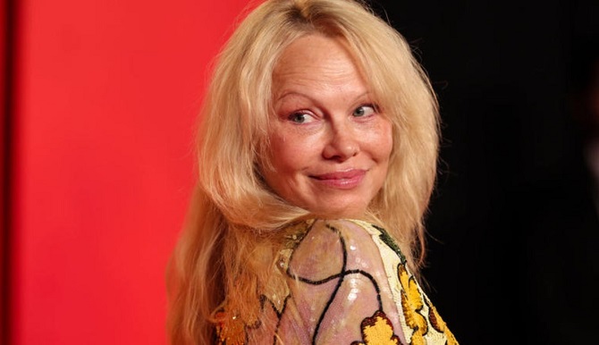Pamela Anderson erklärte, warum sie auf Make-up verzichtet hat 1