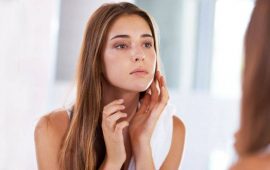 So entfernen Sie Schwellungen im Gesicht: Tipps, die das Problem lösen