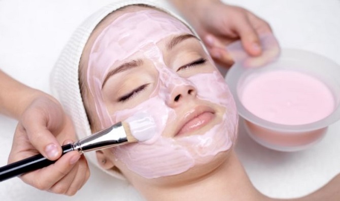 Strawberry face masks at home for proper skin care 1