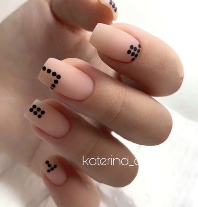 The art of minimalism: ideas for the perfect dotted manicure 19