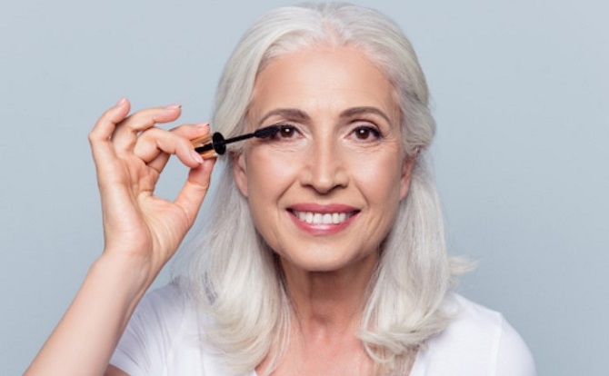 How to properly apply eye shadow to older women to look younger 1