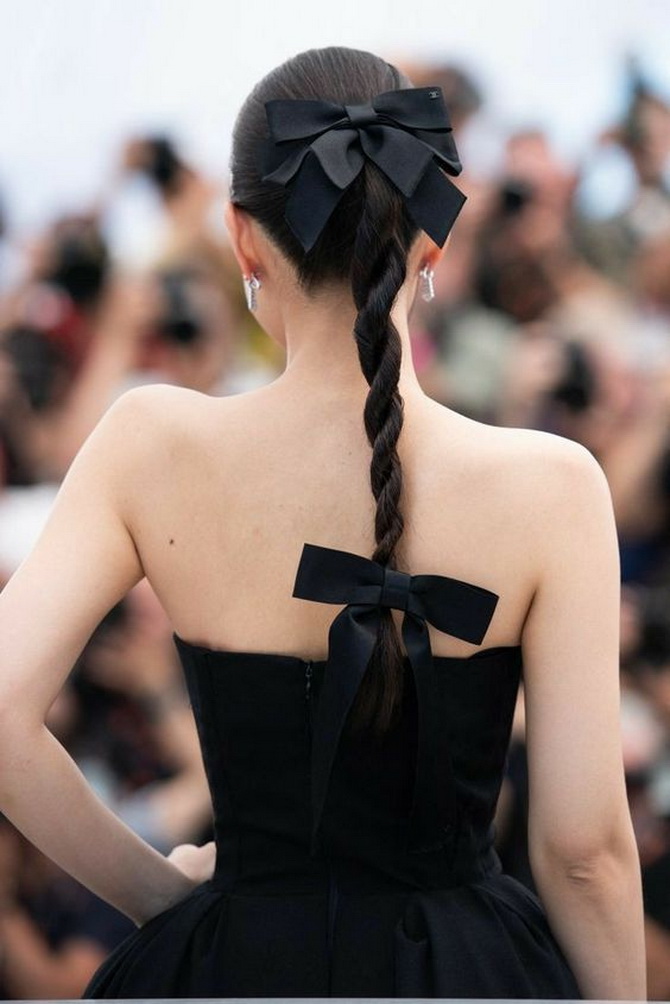 Charming hairstyles with a bow: romance and style in one accessory 1