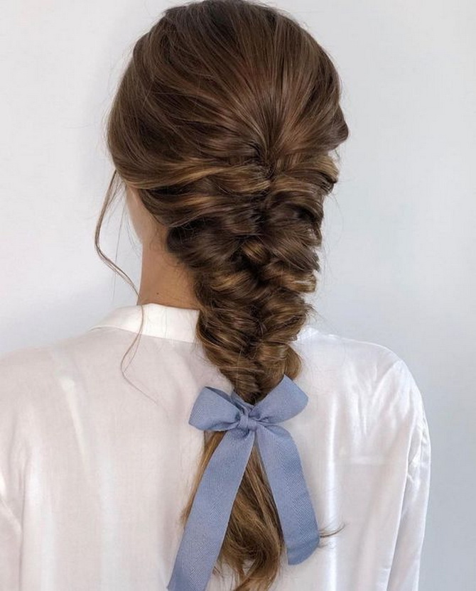 Charming hairstyles with a bow: romance and style in one accessory 2