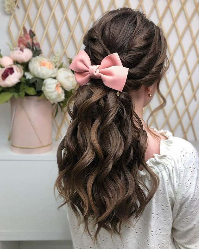 Charming hairstyles with a bow: romance and style in one accessory 21