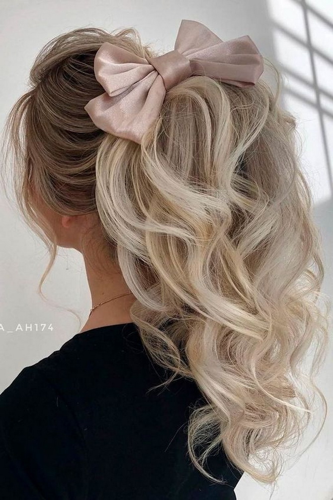 Charming hairstyles with a bow: romance and style in one accessory 22