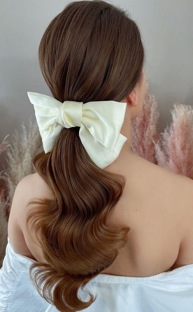 Charming hairstyles with a bow: romance and style in one accessory 15