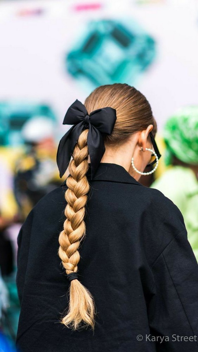 Charming hairstyles with a bow: romance and style in one accessory 6