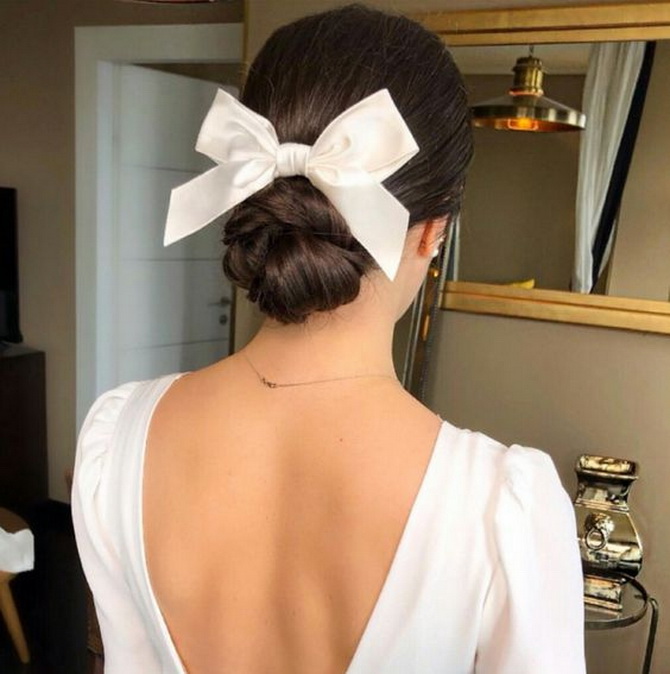 Charming hairstyles with a bow: romance and style in one accessory 8