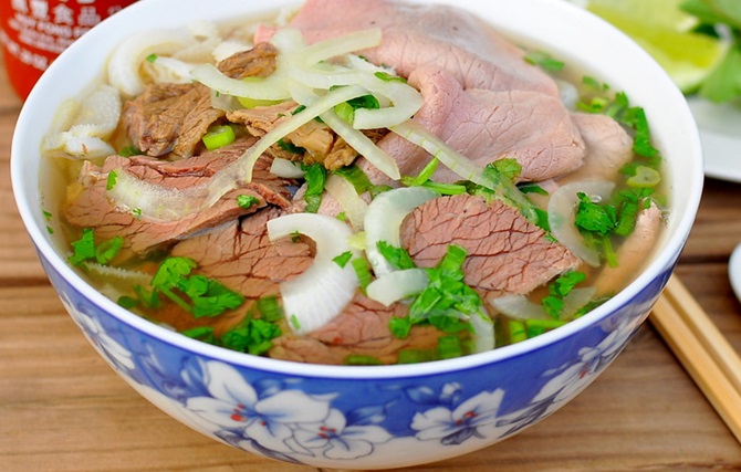 Traditionelle vietnamesische Suppe Pho Bo – wie man ein leckeres und ungewöhnliches Gericht zubereitet 1