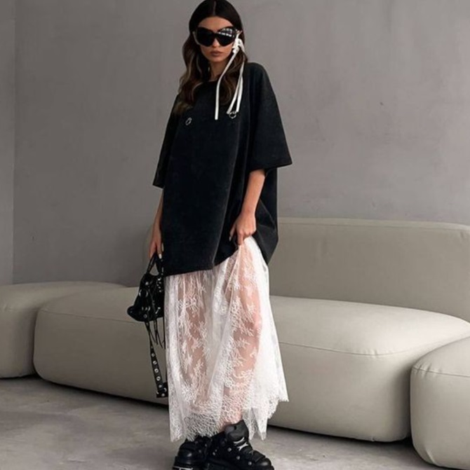 5 Fashionable Ways to Wear a Sheer Lace Skirt 8