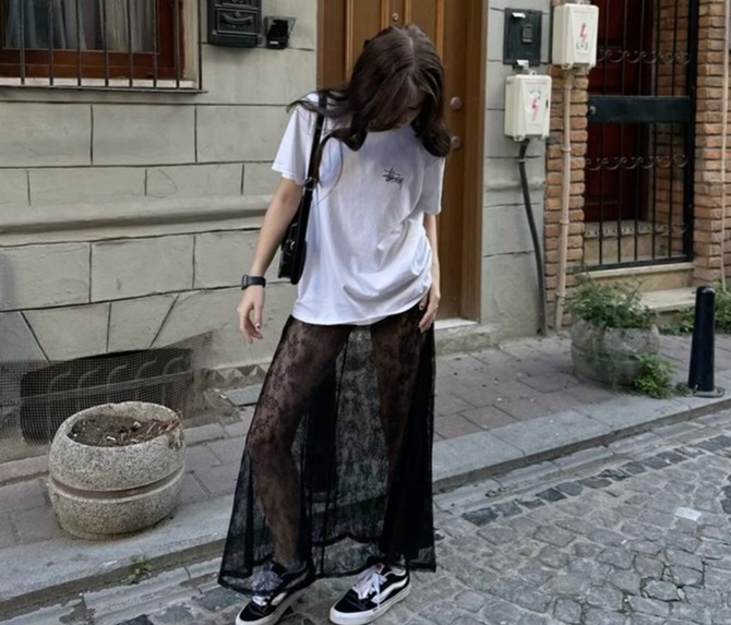 5 Fashionable Ways to Wear a Sheer Lace Skirt 7