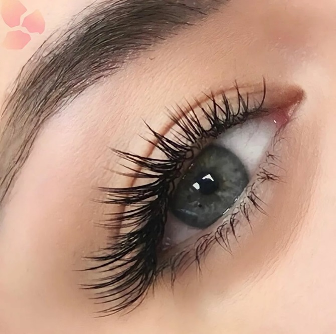 “Wet eyelashes”: a new trend in the beauty industry that conquers fashionistas 2