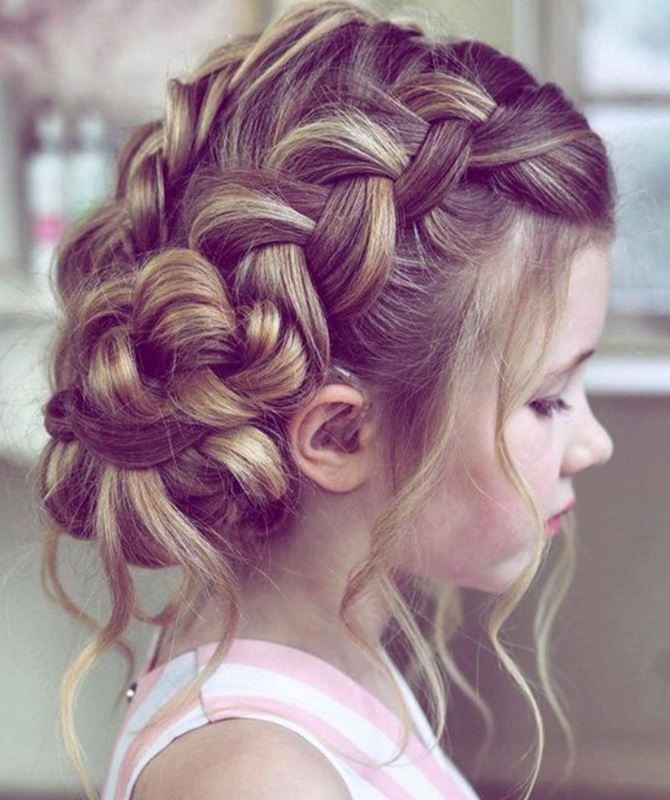 Fashionable hairstyles for September 1 for long hair 26