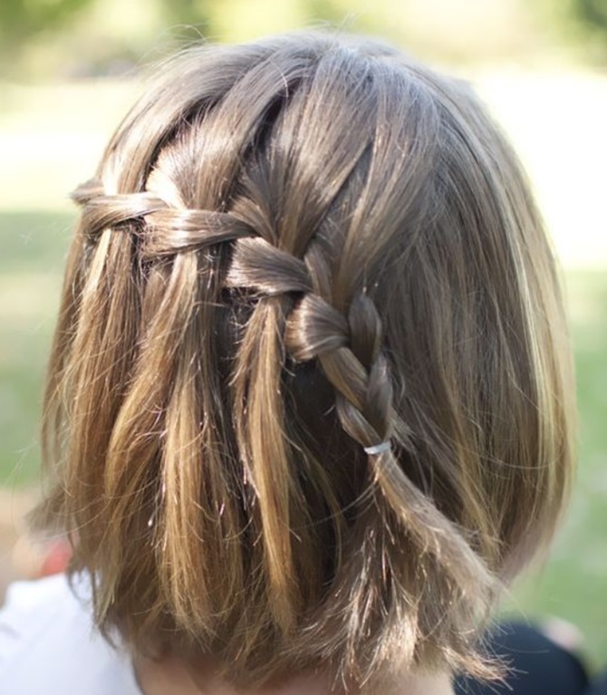 Modische Frisuren für den 1. September für kurzes Haar 23