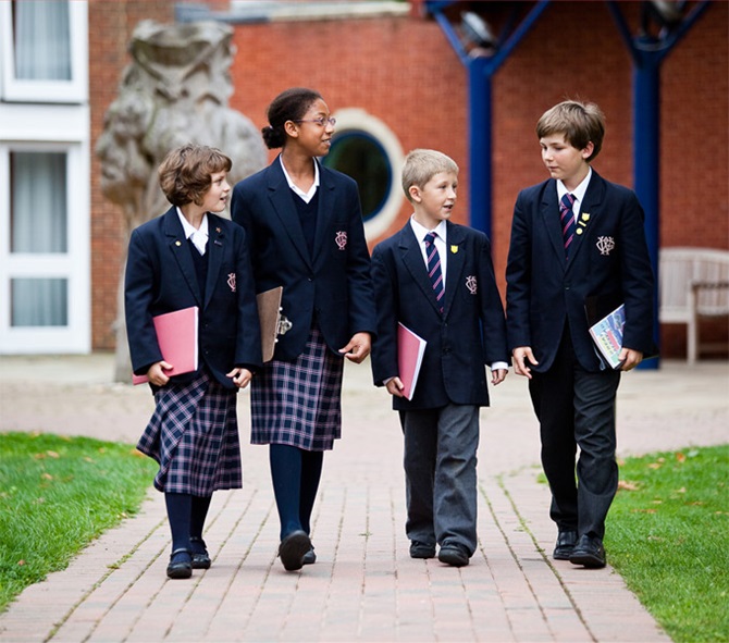 Modische Schuluniform für Teenager 2024-2025: neue Trends 5