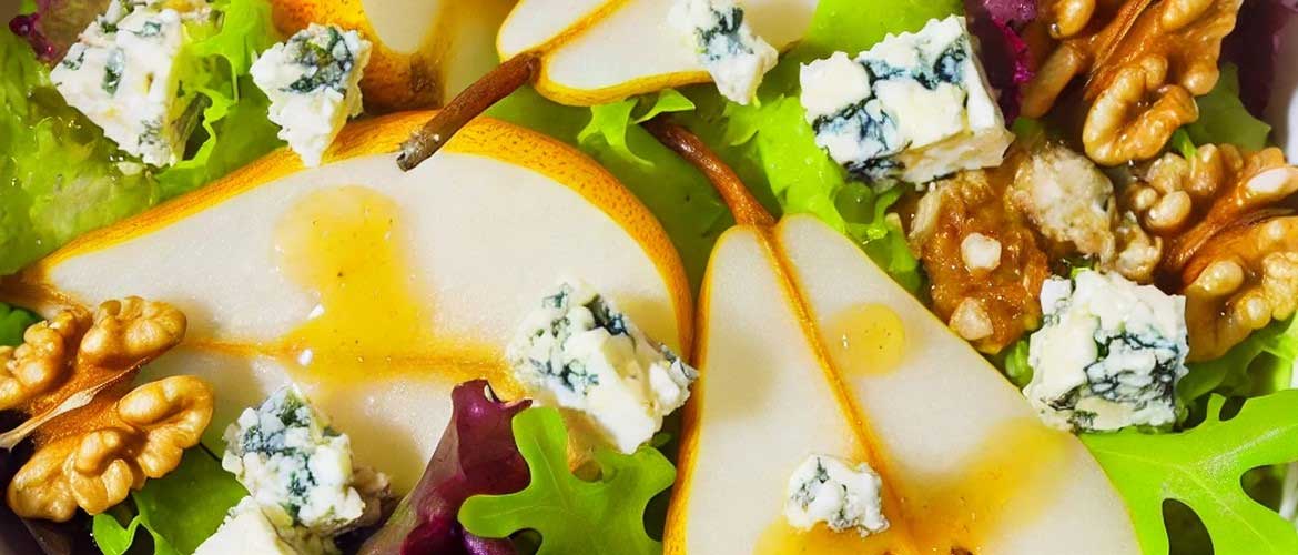 Herbstsalat mit Birne und Blauschimmelkäse