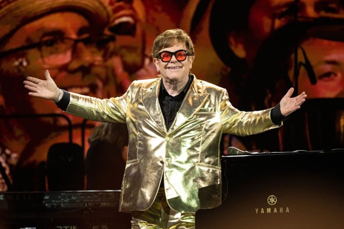 Elton John partially lost his sight due to an infection 1